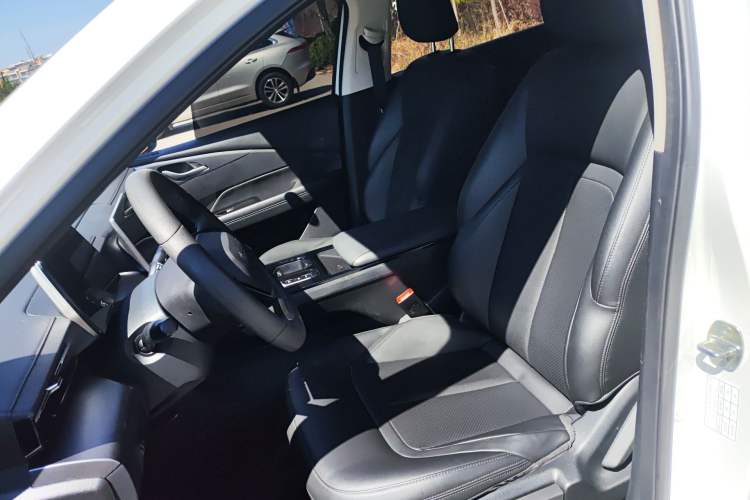 Used Wuling Xingguang 2024 Co-Creation Edition 410 Standard Model Left Front Seat