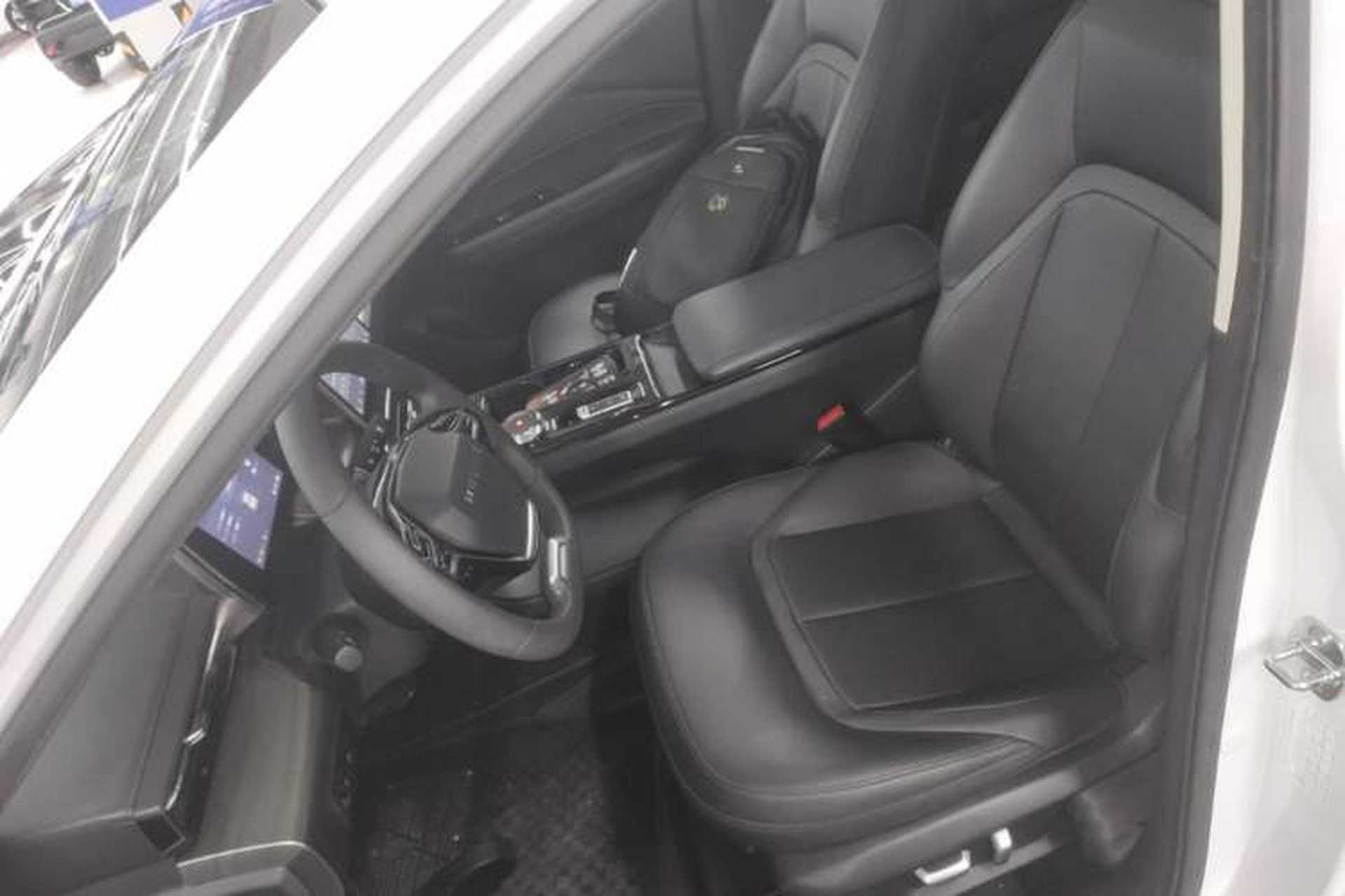 Used Wuling Xingguang 2024 Co-Creation Edition 70 Standard Model Left Front Seat