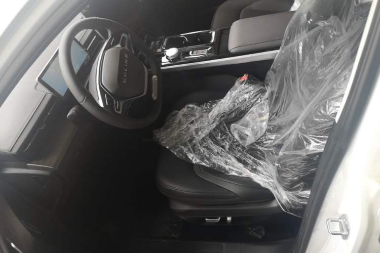 Used Wuling Xingguang 2024 Co-Creation Edition 150 Advanced Model Left Front Seat