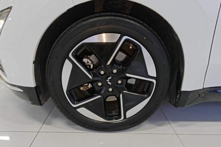 Used Wuling Xingguang 2024 Co-Creation Edition 510 Advanced Model Left Front Wheel Hub