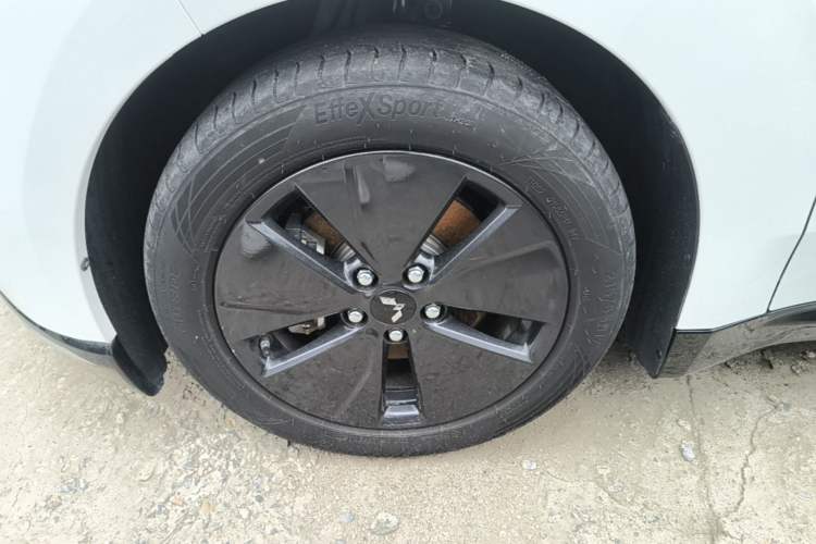 Used Wuling Xingguang 2024 Co-creation Edition 150 Standard Model Left Front Wheel Hub