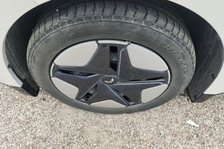 Used Wuling Xingguang 2024 Co-Creation Edition 410 Standard Model Left Front Wheel Hub