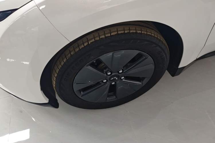 Used Wuling Xingguang 2024 Co-creation Edition 150 Standard Model Left Front Wheel Hub