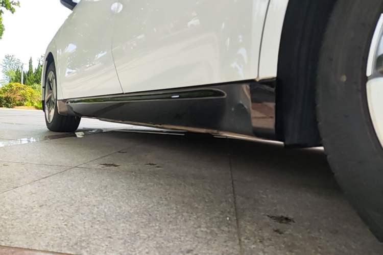 Used Wuling Xingguang 2024 Co-Creation Edition 410 Standard Model Left Side Sill