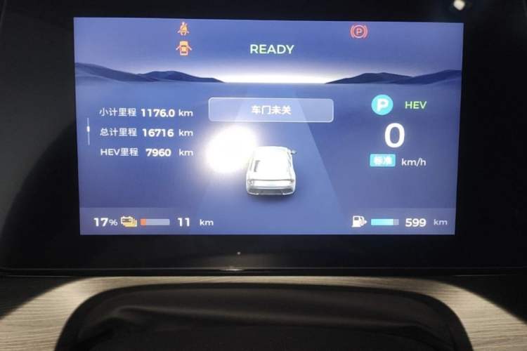 Used Wuling Xingguang 2024 Co-Creation Edition 70 Standard Model Odometer Close Up