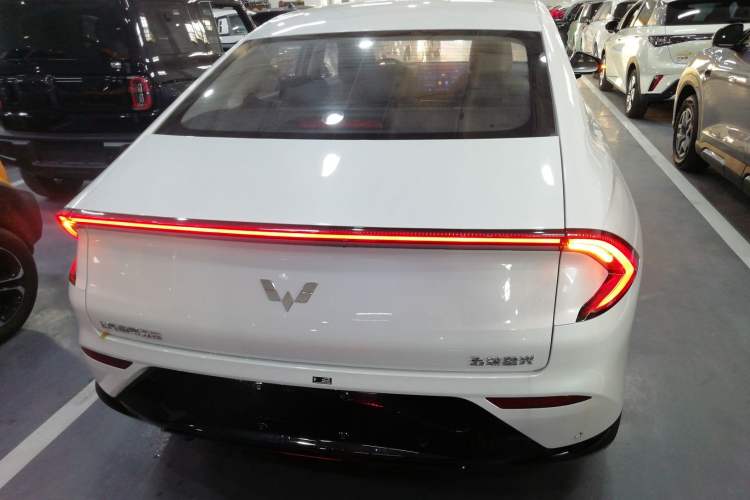 Used Wuling Xingguang 2024 Co-Creation Edition 510 Advanced Model Rear