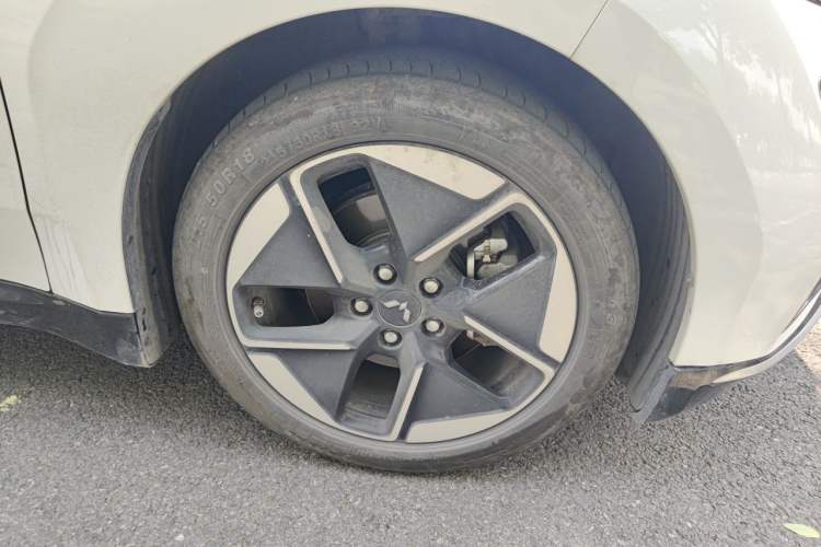 Used Wuling Xingguang 2024 Co-Creation Edition 510 Advanced Model Right Front Wheel Hub