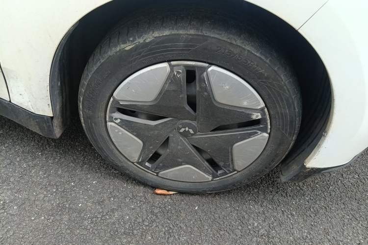 Used Wuling Xingguang 2024 Co-Creation Edition 410 Standard Model Right Front Wheel Hub
