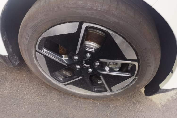 Used Wuling Xingguang 2024 Co-Creation Edition 150 Flagship Model Right Front Wheel Hub