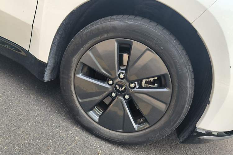 Used Wuling Xingguang 2024 Co-Creation Edition 70 Standard Model Right Front Wheel Hub