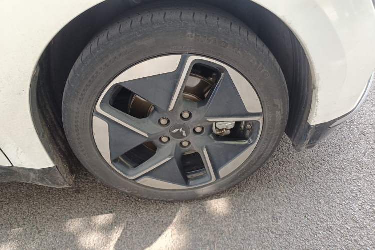 Used Wuling Xingguang 2024 Co-Creation Edition 510 Advanced Model Right Front Wheel Hub