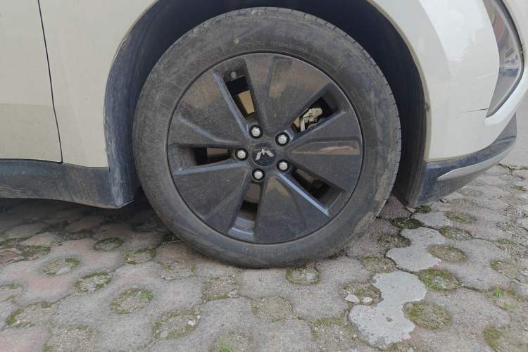 Used Wuling Xingguang 2024 Co-Creation Edition 70 Standard Model Right Front Wheel Hub
