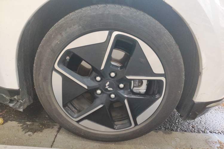 Used Wuling Xingguang 2024 Co-Creation Edition 510 Advanced Model Right Front Wheel Hub