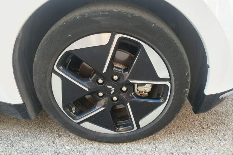 Used Wuling Xingguang 2024 Co-Creation Edition 510 Advanced Model Right Front Wheel Hub