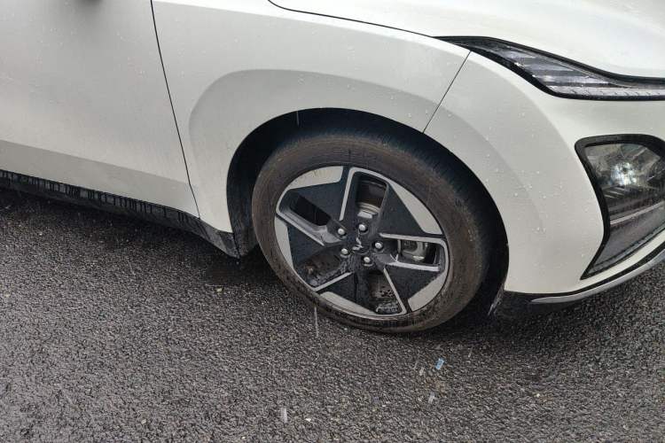 Used Wuling Xingguang 2024 Co-Creation Edition 510 Advanced Model Right Front Wheel Hub