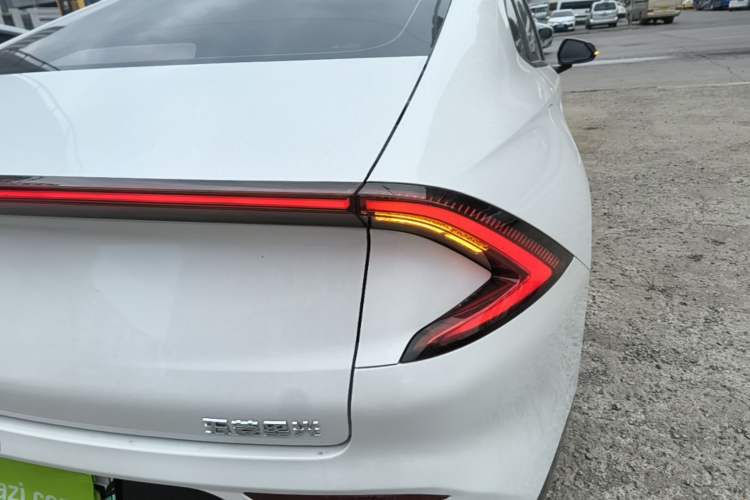 Used Wuling Xingguang 2024 Co-creation Edition 150 Standard Model Right Rear Taillight