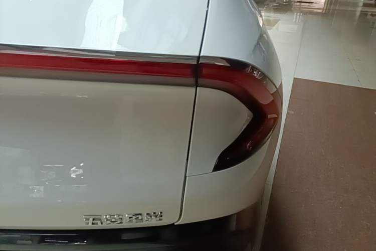 Used Wuling Xingguang 2024 Co-Creation Edition 510 Advanced Model Right Rear Taillight