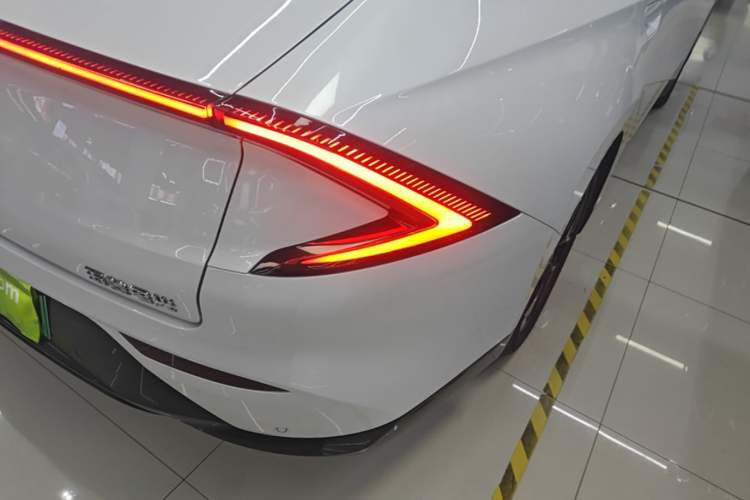Used Wuling Xingguang 2024 Co-Creation Edition 510 Advanced Model Right Rear Taillight