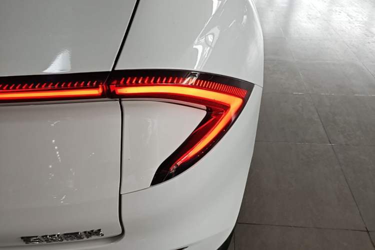 Used Wuling Xingguang 2024 Co-Creation Edition 510 Advanced Model Right Rear Taillight