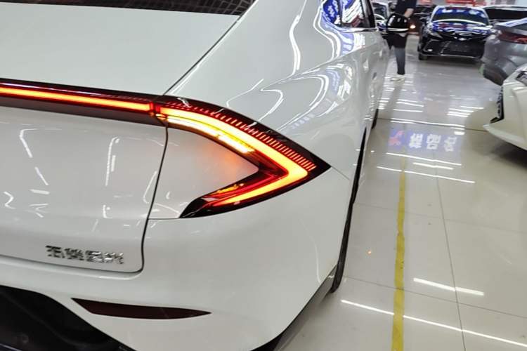 Used Wuling Xingguang 2024 Co-Creation Edition 510 Advanced Model Right Rear Taillight