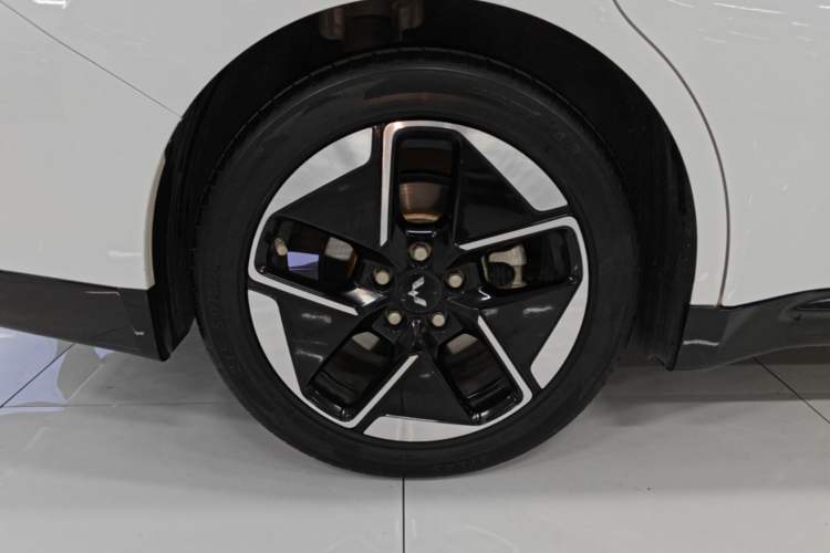Used Wuling Xingguang 2024 Co-Creation Edition 510 Advanced Model Right Rear Wheel Hub