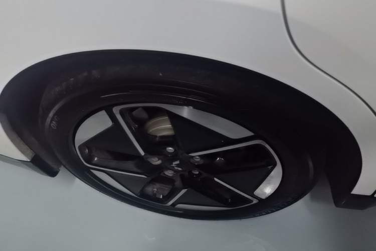 Used Wuling Xingguang 2024 Co-Creation Edition 510 Advanced Model Right Rear Wheel Hub