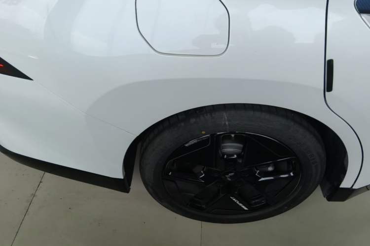 Used Wuling Xingguang 2024 Co-Creation Edition 150 Flagship Model Right Rear Wheel Hub