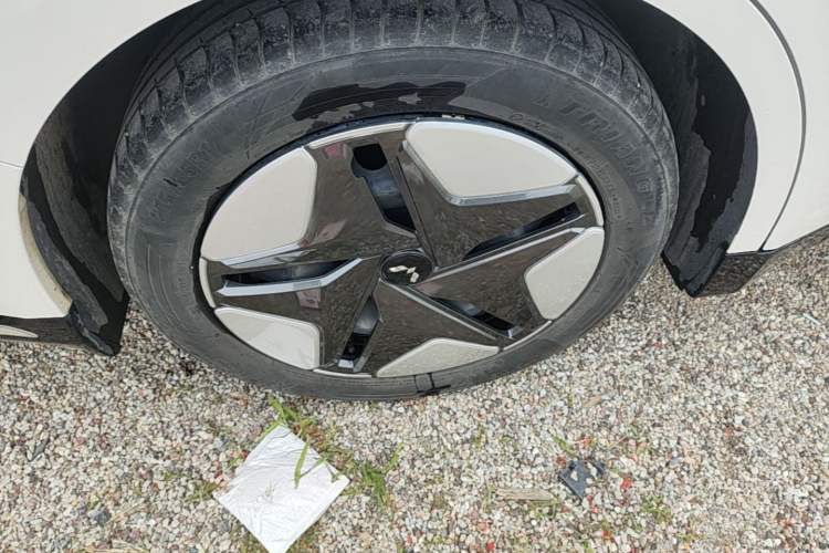 Used Wuling Xingguang 2024 Co-Creation Edition 410 Standard Model Right Rear Wheel Hub