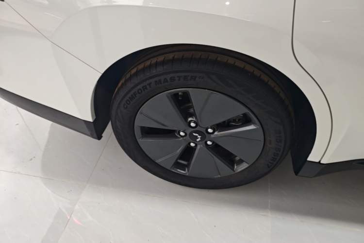 Used Wuling Xingguang 2024 Co-creation Edition 150 Standard Model Right Rear Wheel Hub