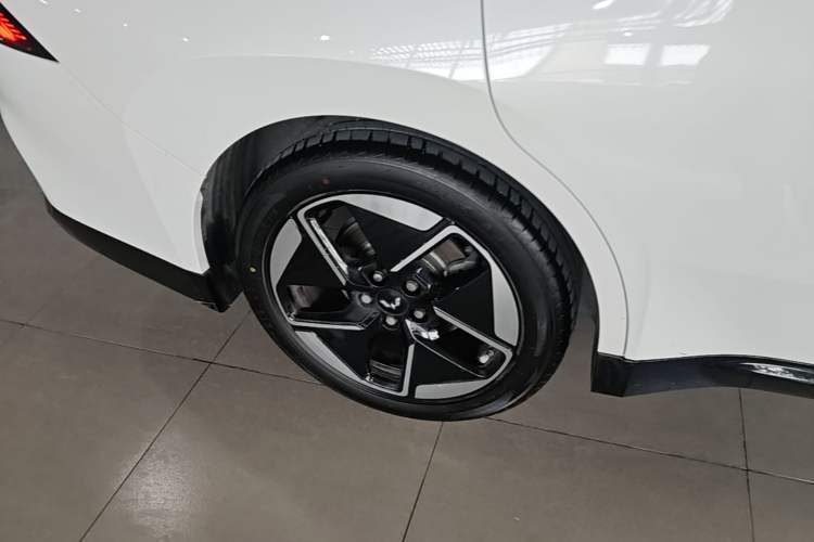 Used Wuling Xingguang 2024 Co-Creation Edition 510 Advanced Model Right Rear Wheel Hub