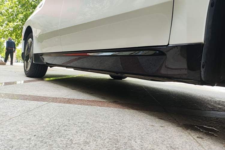 Used Wuling Xingguang 2024 Co-Creation Edition 410 Standard Model Right Side Sill