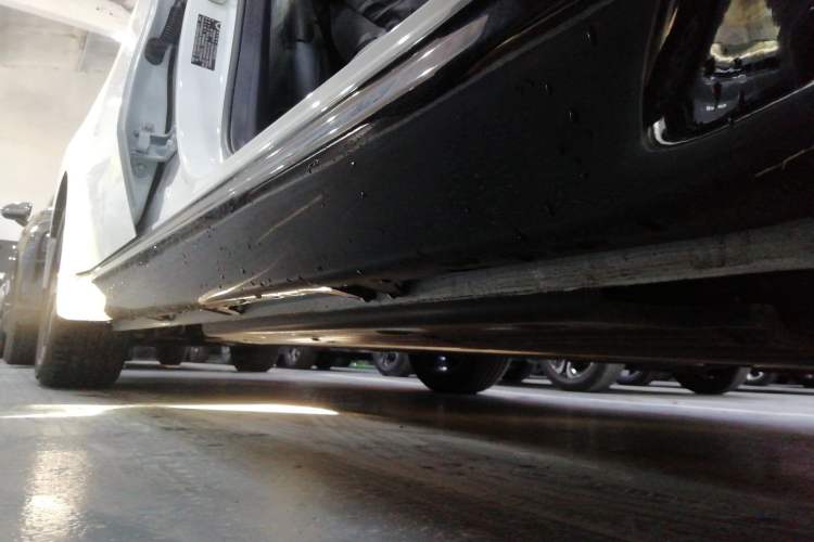 Used Wuling Xingguang 2024 Co-Creation Edition 510 Advanced Model Right Side Sill