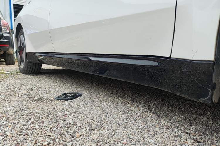 Used Wuling Xingguang 2024 Co-Creation Edition 410 Standard Model Right Side Sill