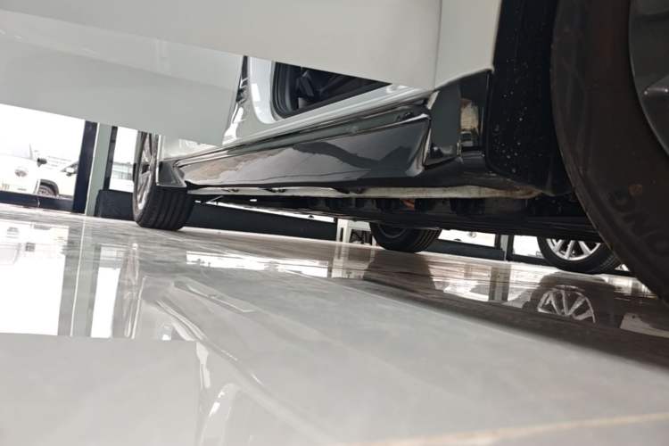 Used Wuling Xingguang 2024 Co-creation Edition 150 Standard Model Right Side Sill