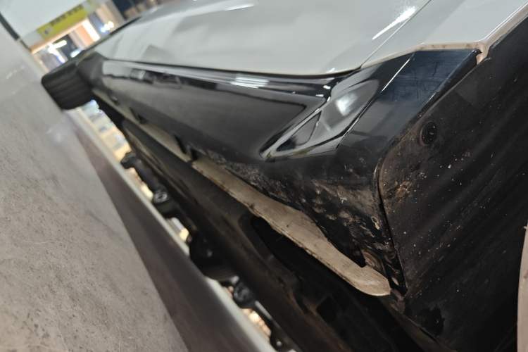Used Wuling Xingguang 2024 Co-Creation Edition 510 Advanced Model Right Side Sill