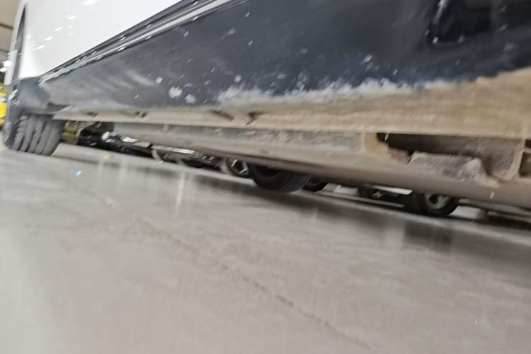 Used Wuling Xingguang 2024 Co-Creation Edition 510 Advanced Model Right Side Sill