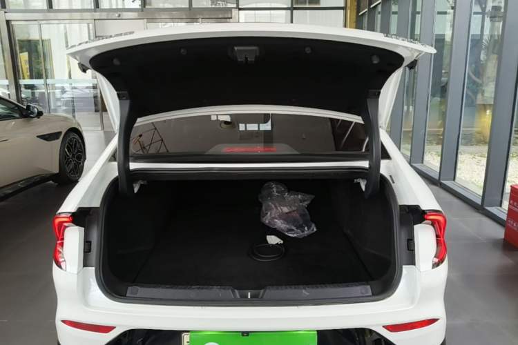 Used Wuling Xingguang 2024 Co-Creation Edition 510 Advanced Model Trunk