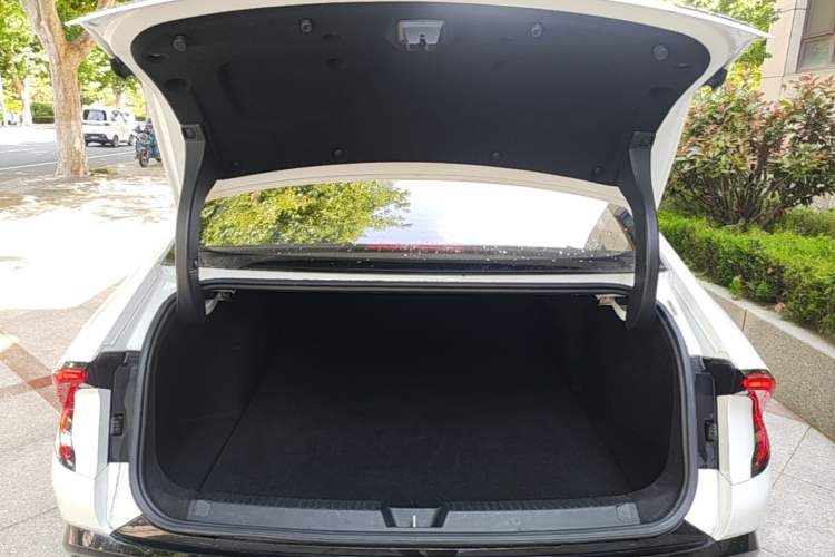Used Wuling Xingguang 2024 Co-Creation Edition 410 Standard Model Trunk