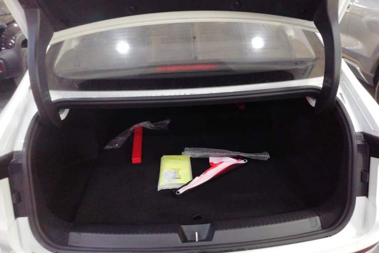 Used Wuling Xingguang 2024 Co-Creation Edition 510 Advanced Model Trunk
