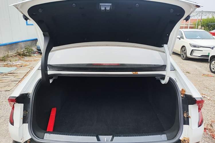 Used Wuling Xingguang 2024 Co-Creation Edition 410 Standard Model Trunk