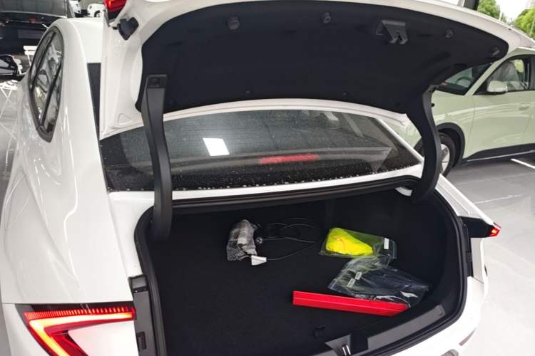Used Wuling Xingguang 2024 Co-creation Edition 150 Standard Model Trunk