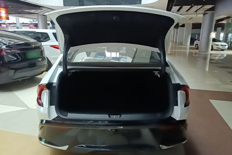 Used Wuling Xingguang 2024 Co-Creation Edition 510 Advanced Model Trunk