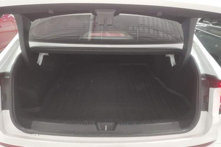 Used Wuling Xingguang 2024 Co-Creation Edition 70 Standard Model Trunk