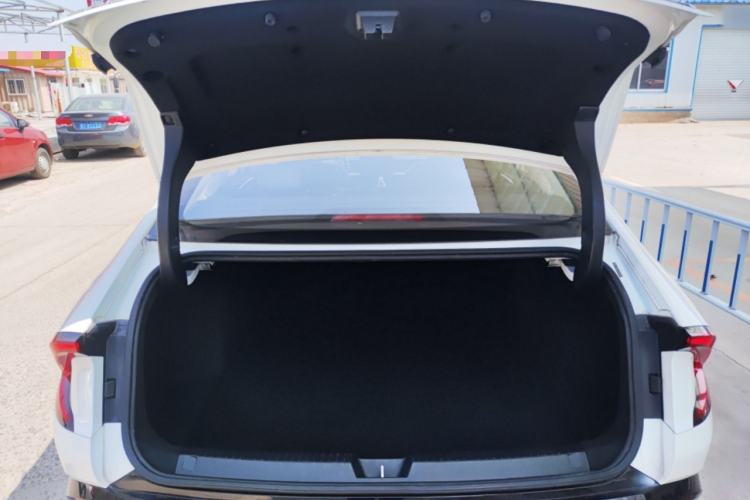 Used Wuling Xingguang 2024 Co-Creation Edition 410 Standard Model Trunk