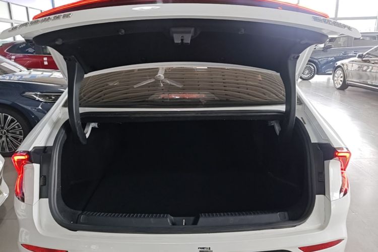 Used Wuling Xingguang 2024 Co-Creation Edition 510 Advanced Model Trunk