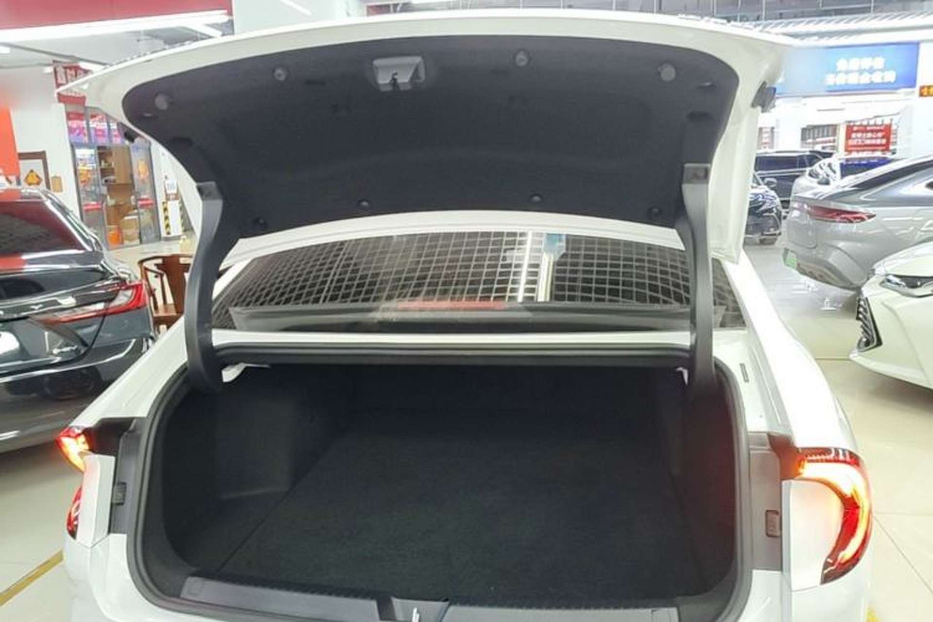 Used Wuling Xingguang 2024 Co-Creation Edition 510 Advanced Model Trunk