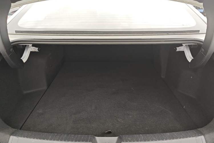Used Wuling Xingguang 2024 Co-Creation Edition 410 Standard Model Trunk
