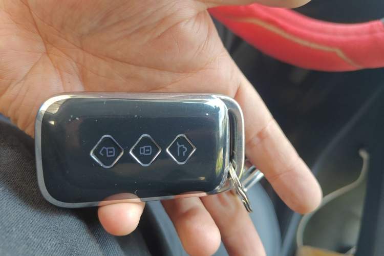 Used Wuling Xingguang 2024 Co-Creation Edition 70 Standard Model Vehicle Key