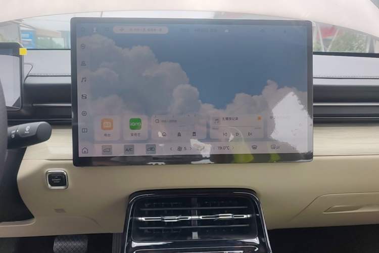 Used Wuling Xingguang 2024 Co-Creation Edition 510 Advanced Model Audio And AC Panel