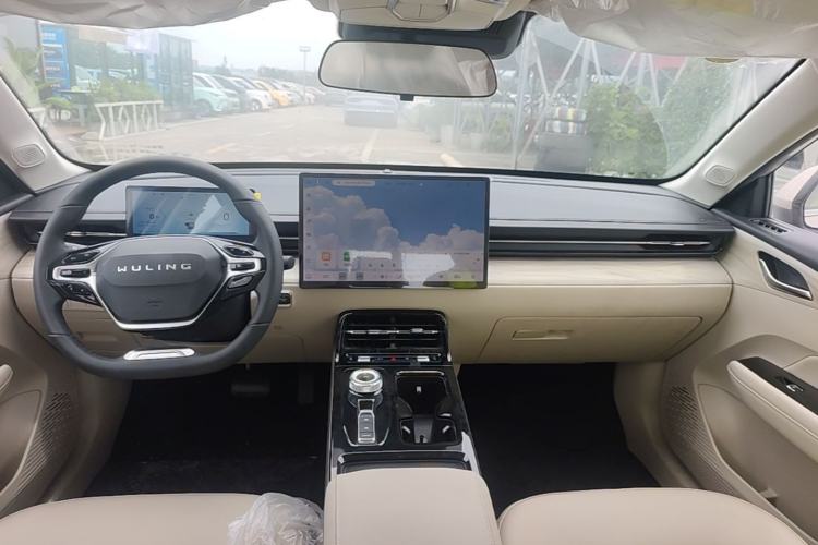 Used Wuling Xingguang 2024 Co-Creation Edition 510 Advanced Model Center Console